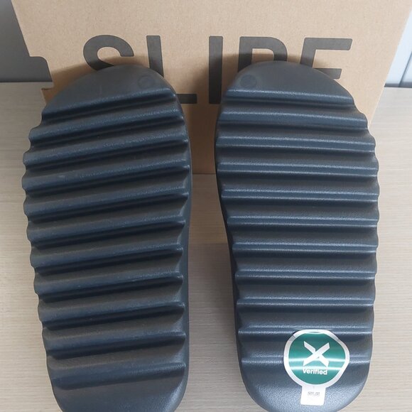 Yeezy Black Sze 6 Slides main image 4